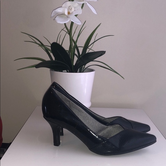 Life Stride Black Pumps - Picture 3 of 7